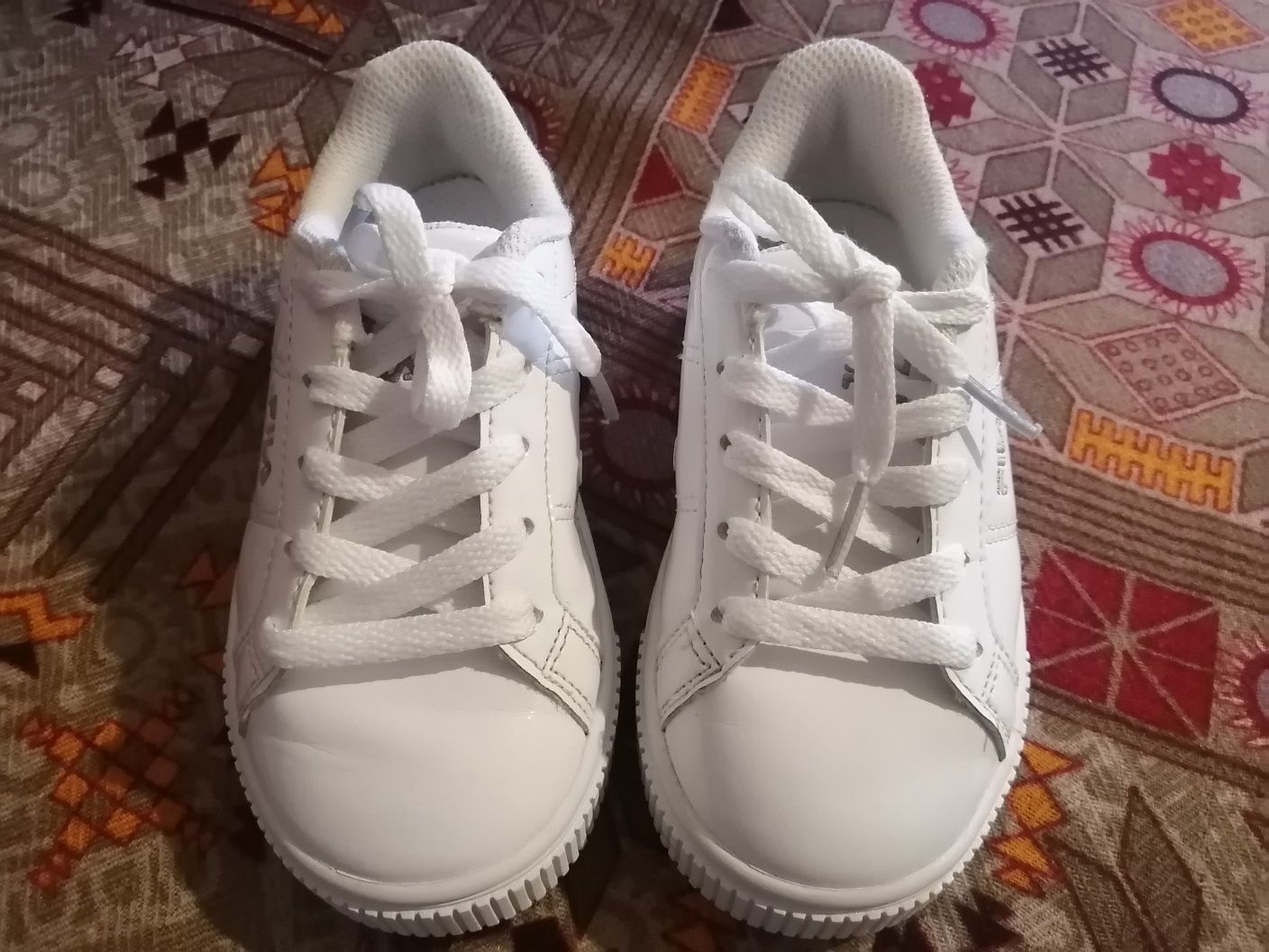 Белые кеды кроссовки Fila 27 р. на девочку.