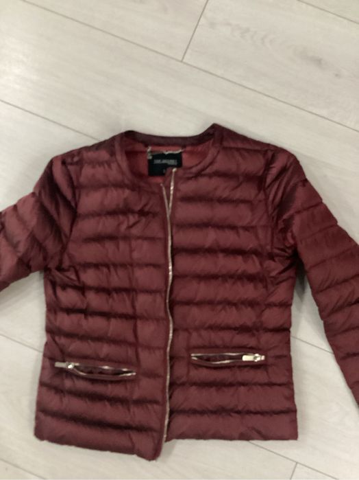 Курточка 38 розміру в модному кольорі Супер легка та тепла