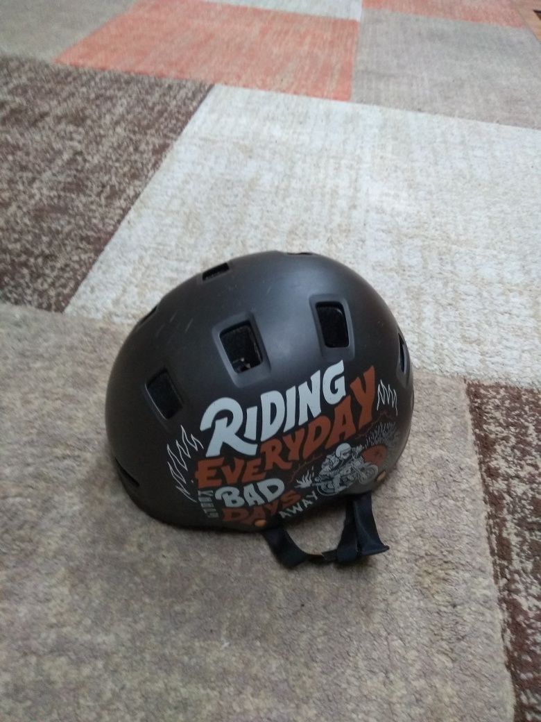 Kask oxelo prawie nowy