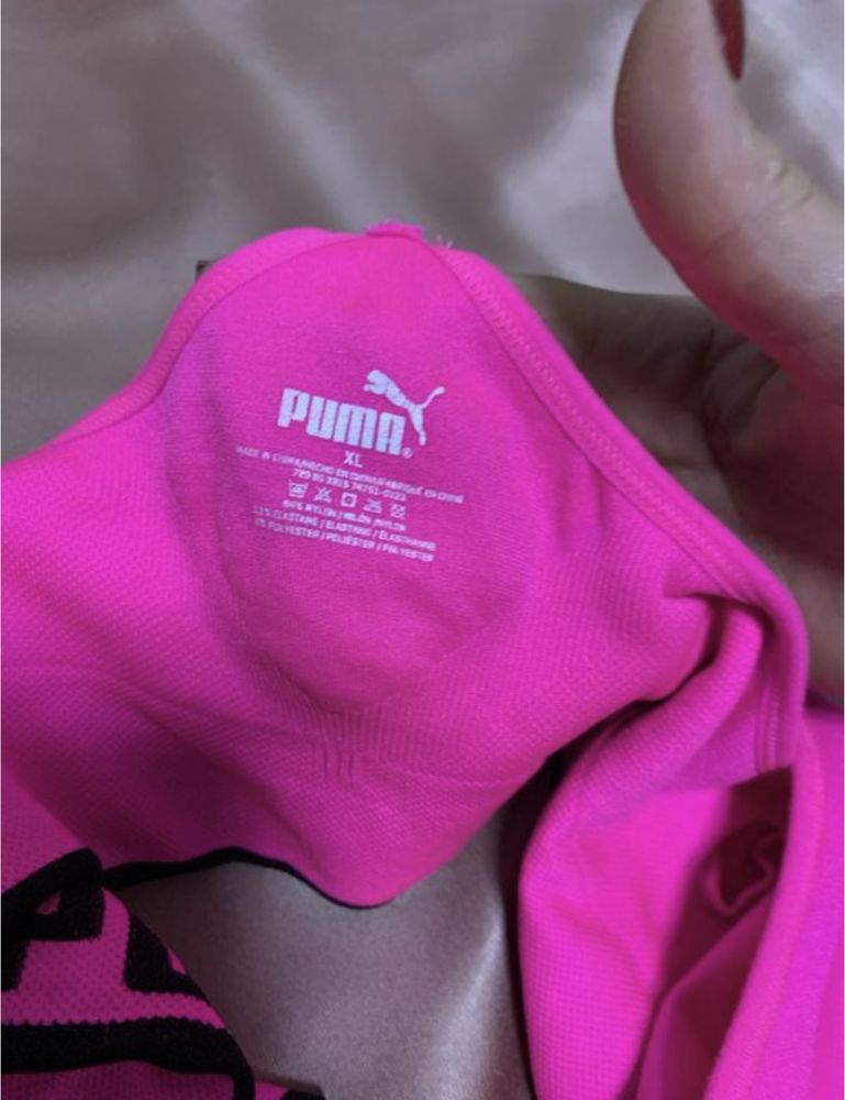 Спортивний топ Puma яскравий і зручний