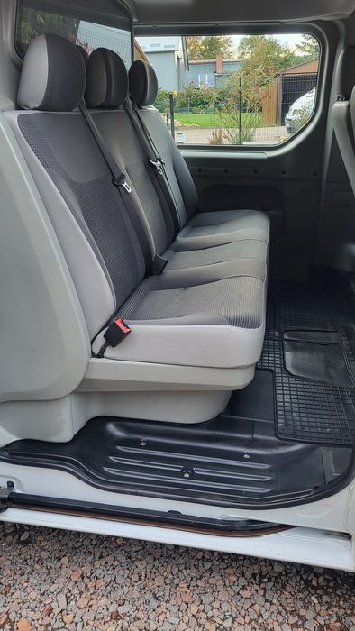 Opel Vivaro 2012 r 6 osobowy oryginalna holenderka 115 long