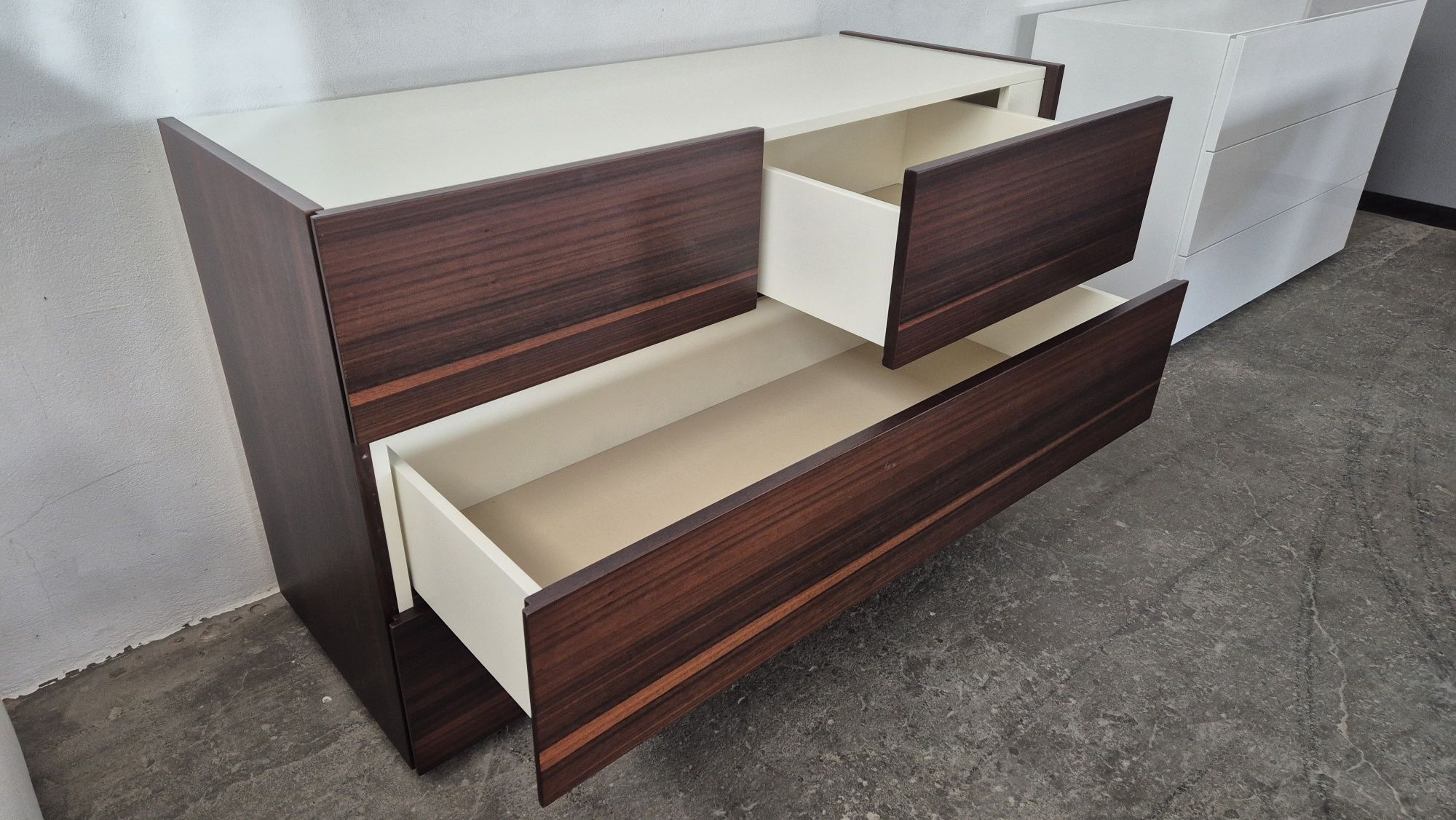 Cómoda 4Gavetas Eucalipto Fumado e Lacado Beige