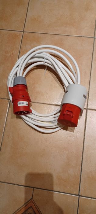 Przedłużacz trójfazowy 10 metrów.