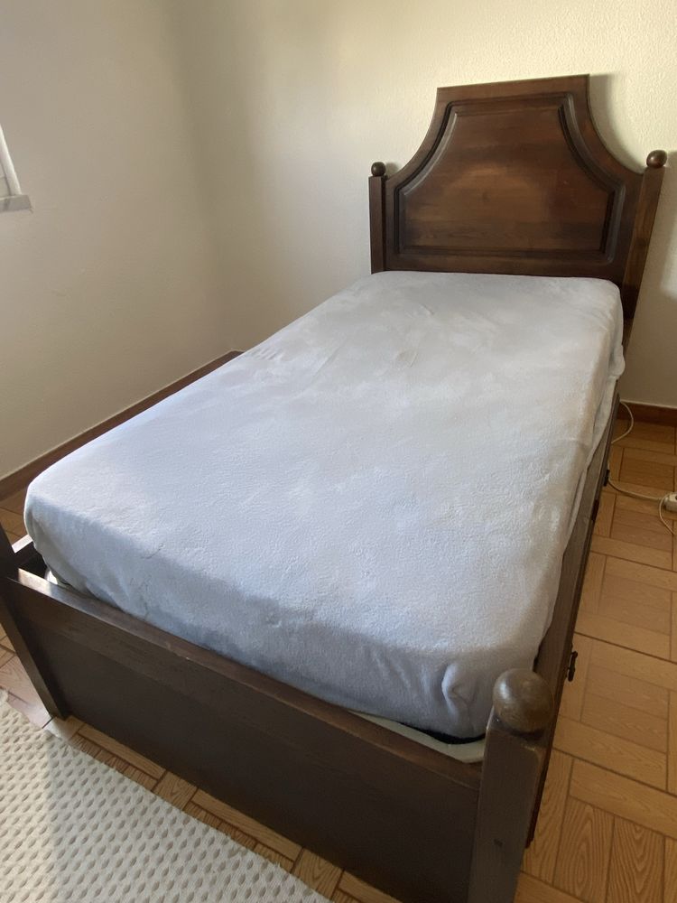 Vendo cama de solteiro como nova