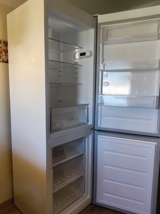 Frigorífico combinado - Hotpoint H8 A1E W - 337 Litros