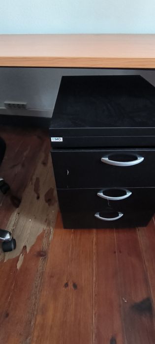 Lote Escritório,3 secretárias,2 Bl Rodados,Mesa Reuniões, 3 Cadeiras