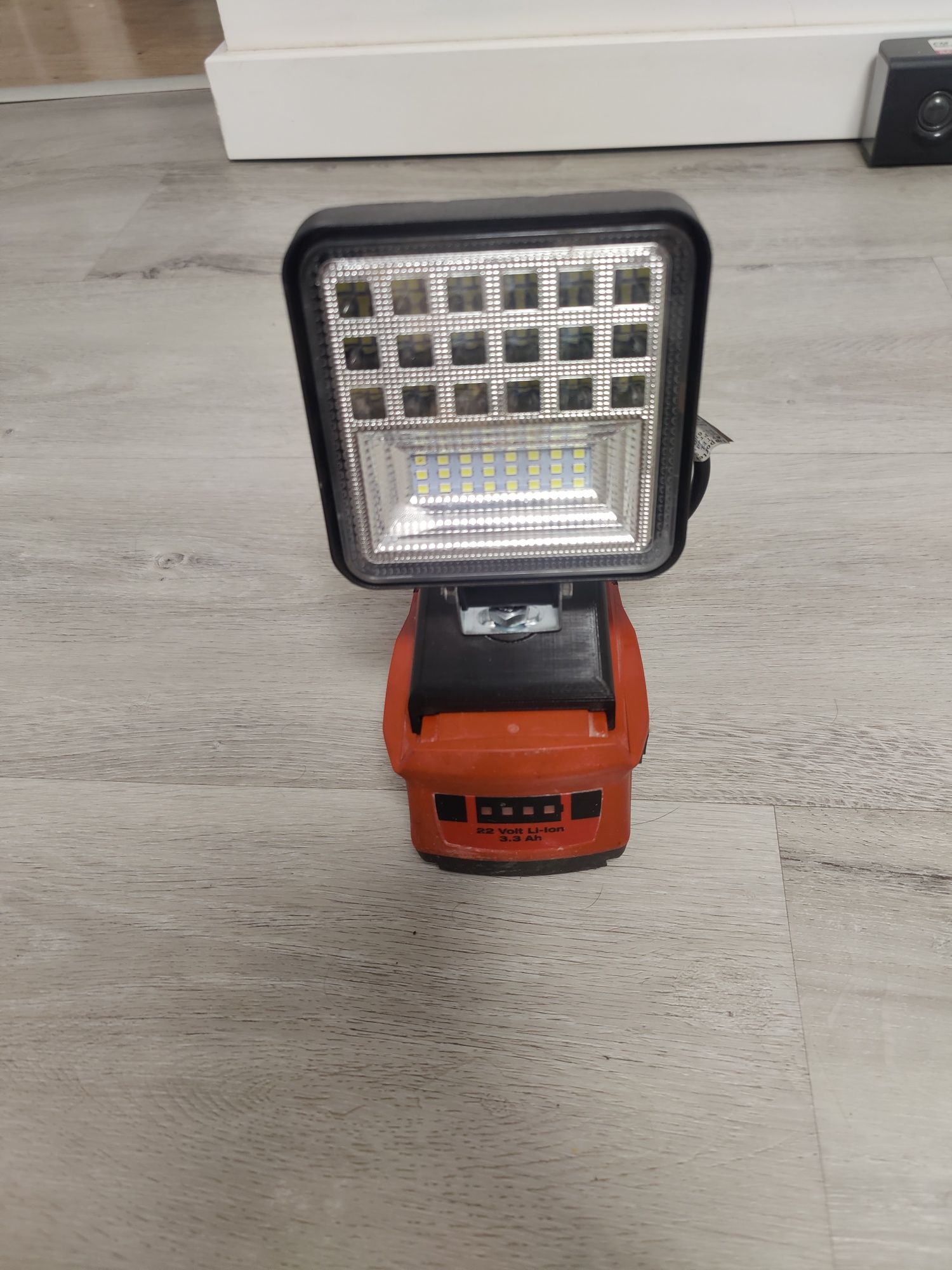 Lampa robocza LED Hilti Makita LXT DeWalt Milwaukee Hilti B 22 włączni