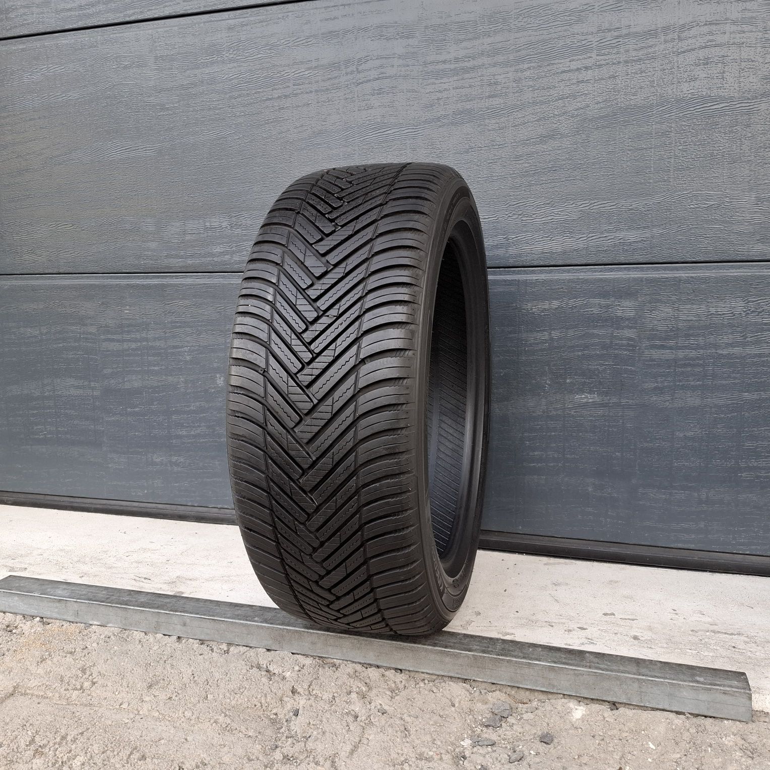 Hankook 245/45 R19 Kinergy 4s²