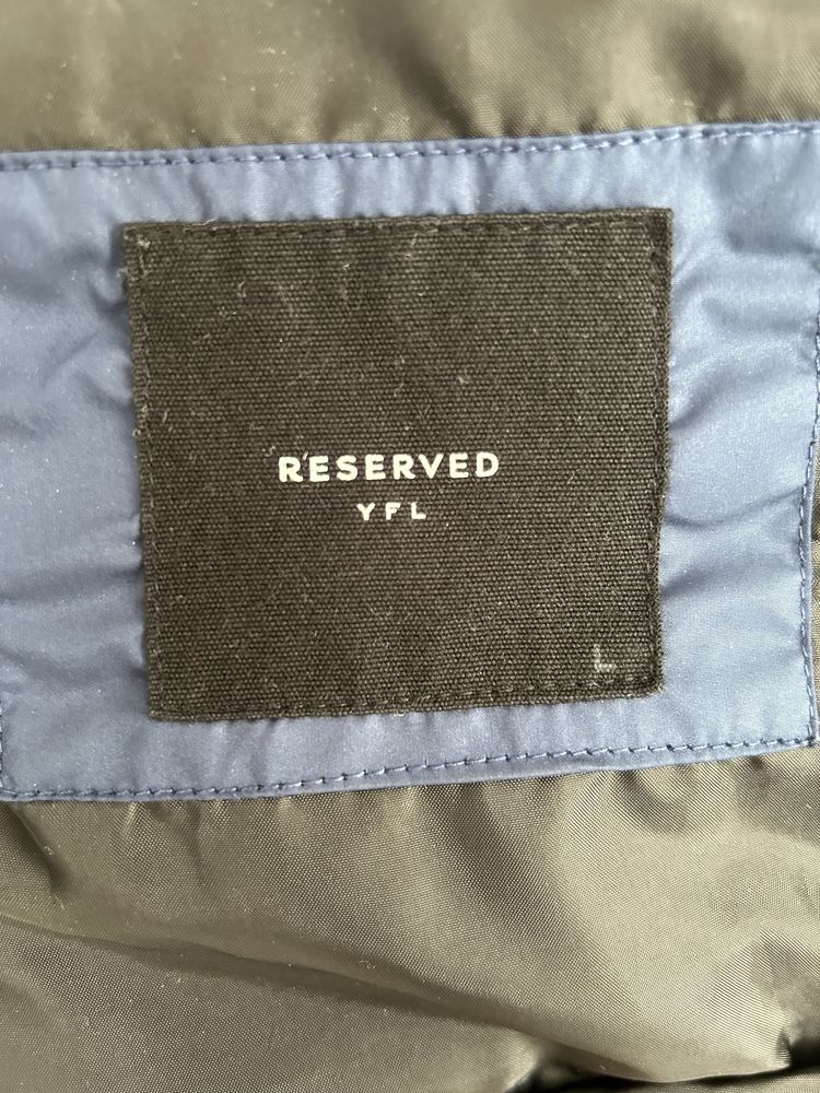 Kurtka przejściowa puchowa Reserved granatowa