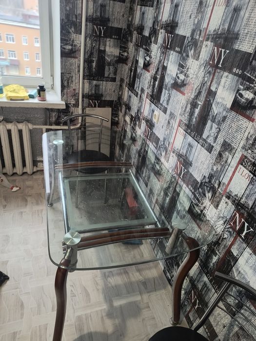 Продам стіл скляний