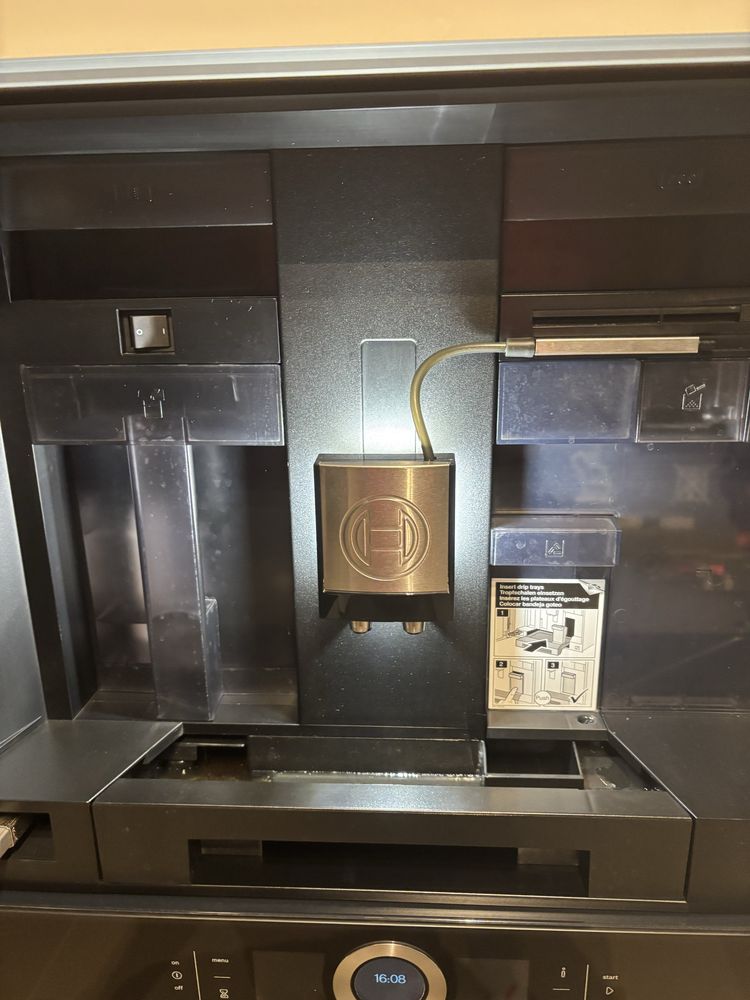 Ekspres do kawy Bosch seria 8, CTL636EB6/05, wifi,do zabudowy, używany