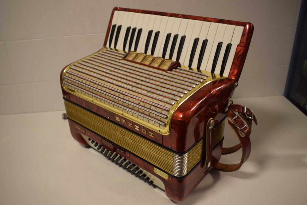 Acordea Hohner Concerto III 3 voz 72 Baixos, N .330