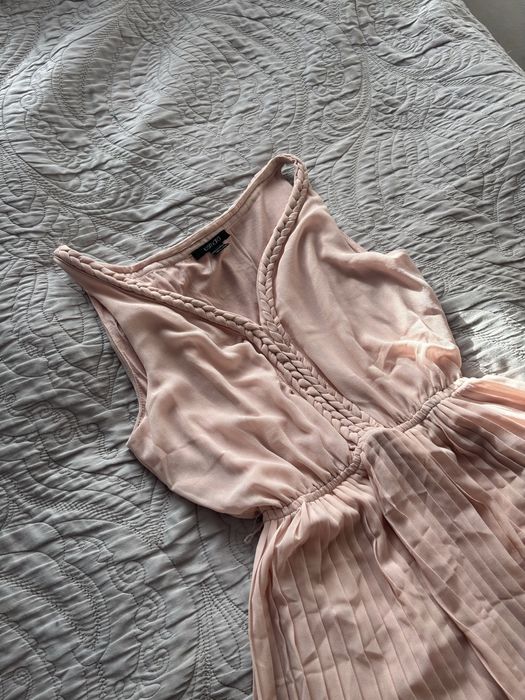 Damska sukienka pudrowy róż na bankiet imprezę plisowana