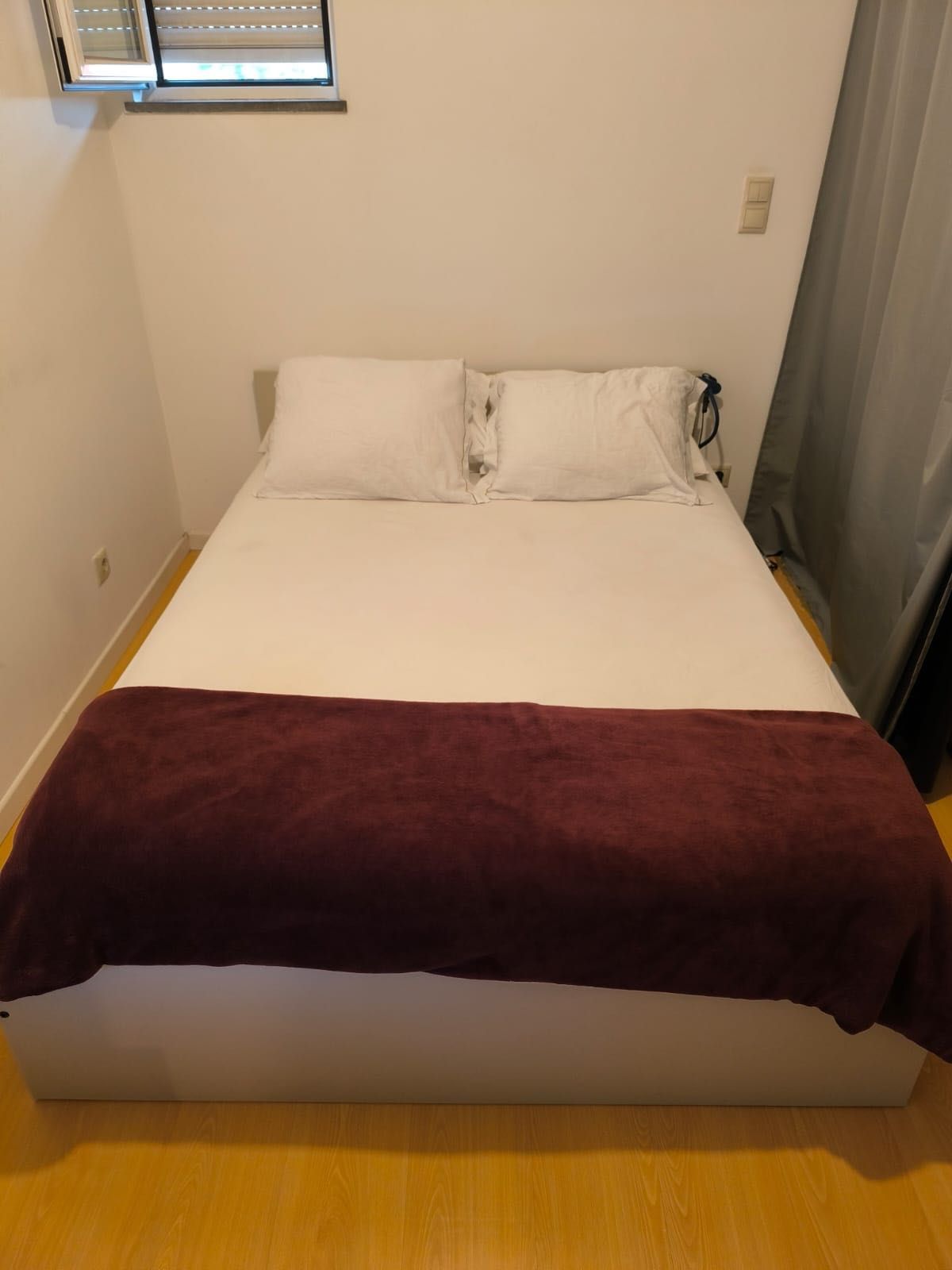 Cama Ikea com colchão