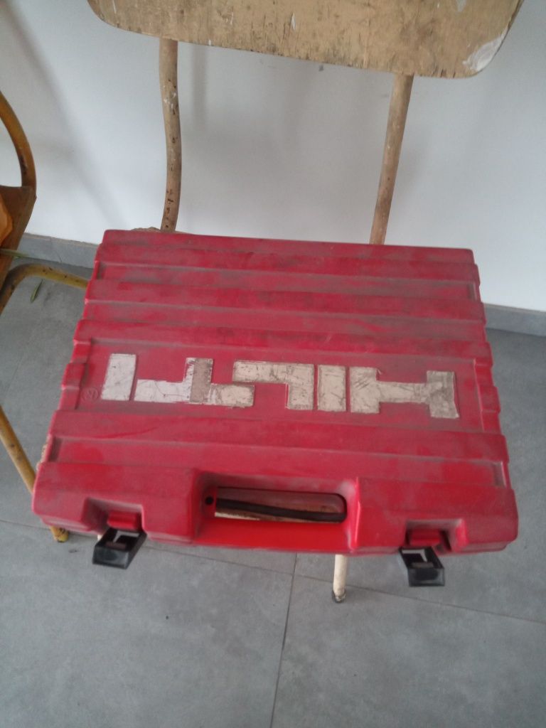 Wyrzynarka Hilti.