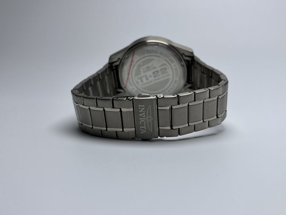 Invicta 47512, чоловічий годинник з титановим корпусом, інвікта титан