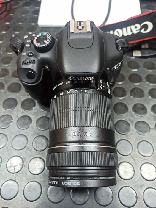Câmera SLR Canon EOS 550D + Canon 18-135mm 1:3.5-5.6 IS