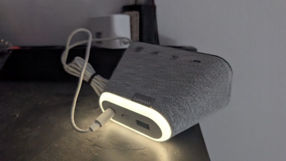 Lenovo Smart Clock Essential - Smart Speaker with Google Assistant!