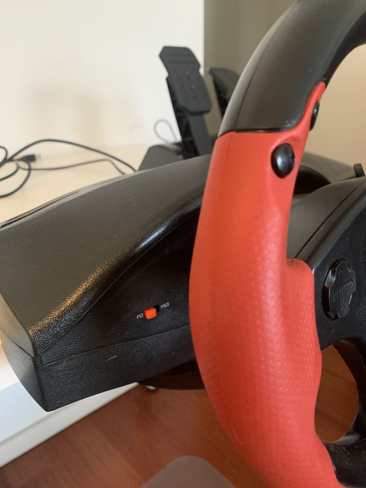 Volante Gaming Trustmaster Ferrari