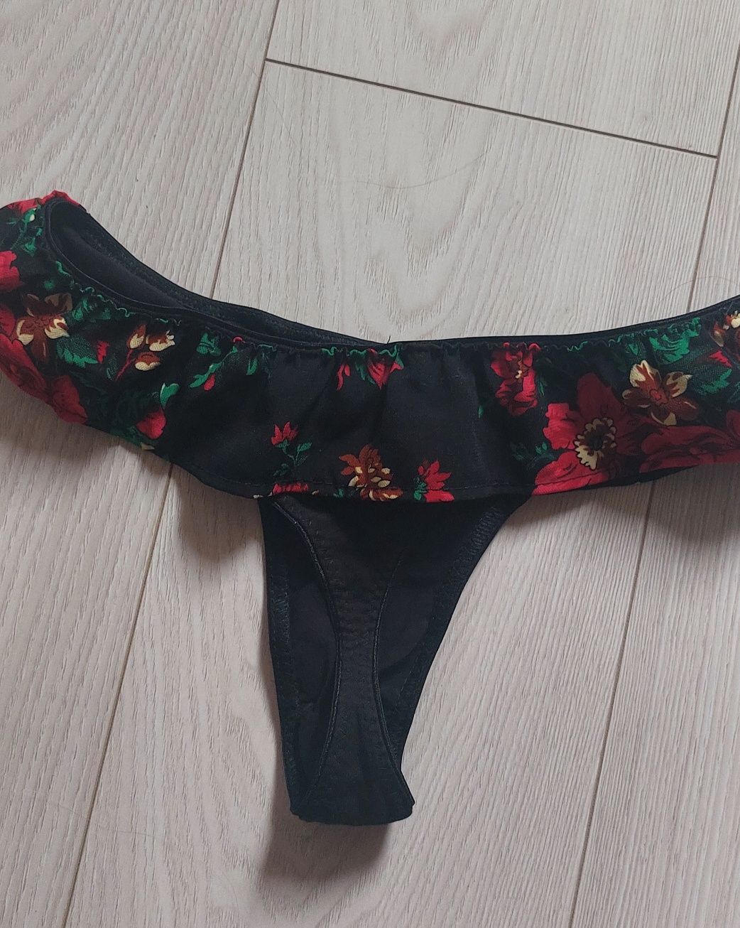Piękny góralski komplet, biustonosz 90c, stringi XL
