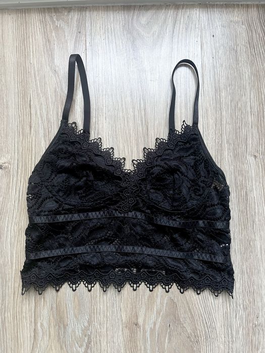 Czarny koronkowy crop top bieliźniany