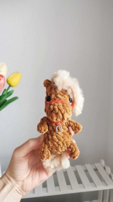 Konik na szydełku, maskotka przytulanka handmade