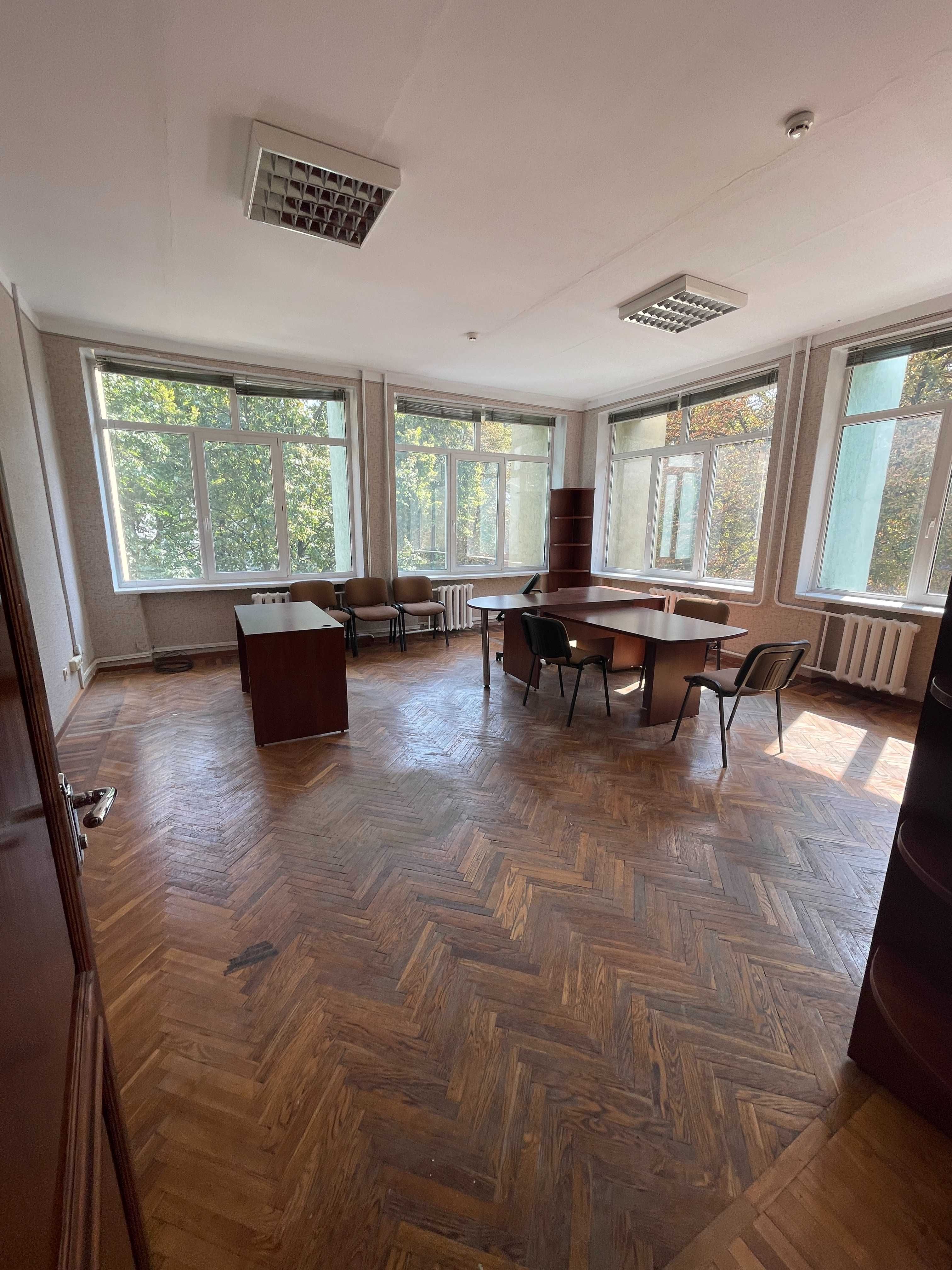 Бізнес центр з бомбосховищем 1800м2