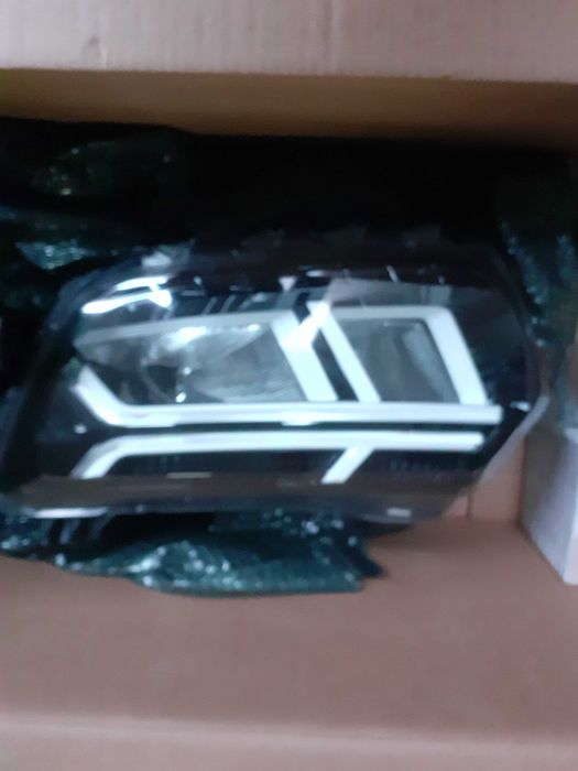 Farol principal lado esquerdo Dacia Duster 2023