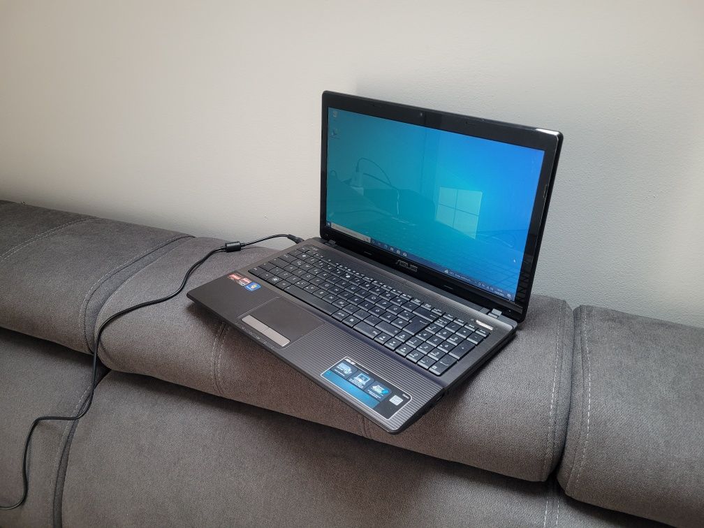 Laptop Asus- AMD, Radeon, 4gb ram, dysk 500gb, Super stan! Szybki!