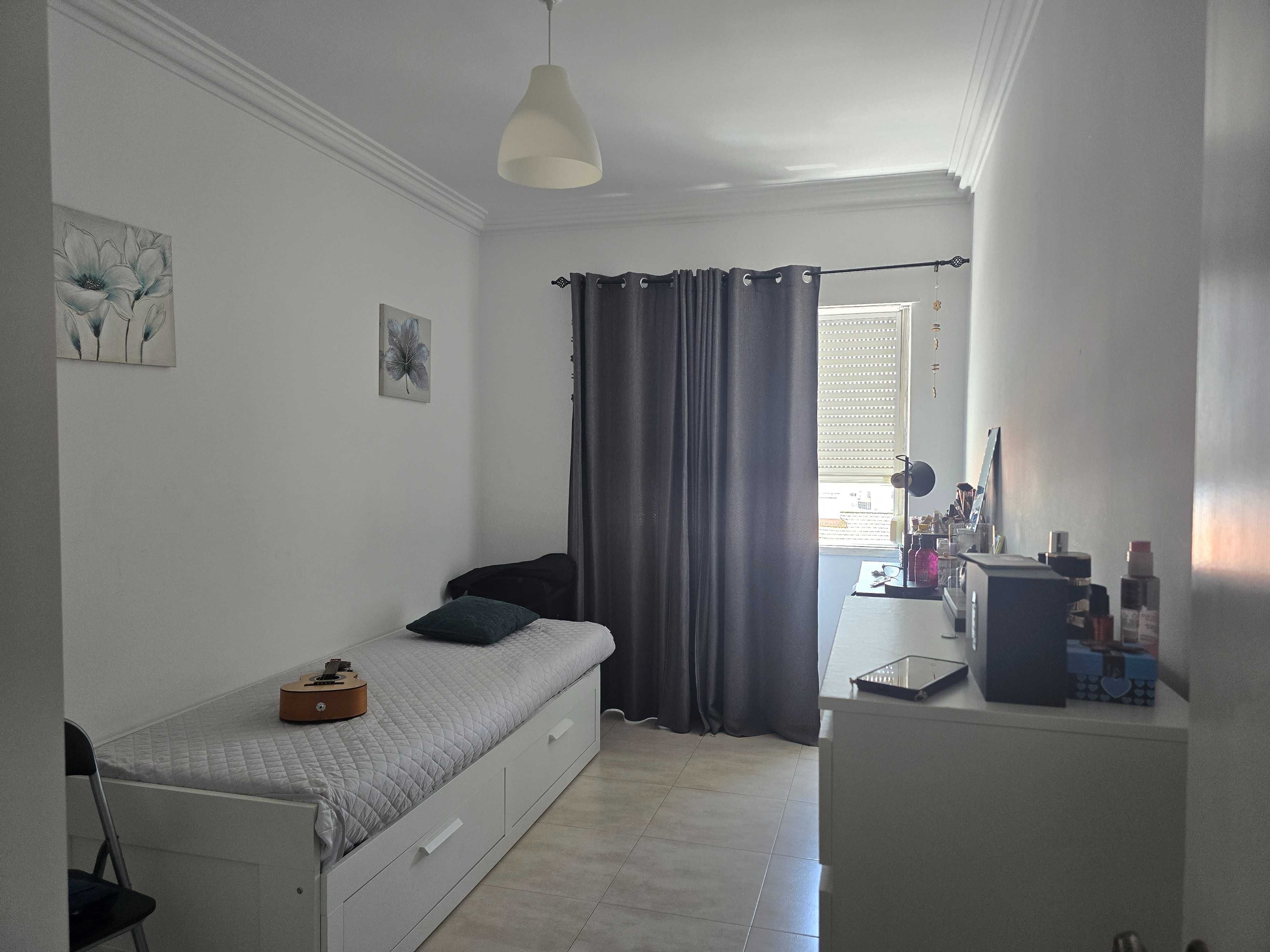 Apartamento Mobilado e Equipado para Arrendamento na Torre da Marinha