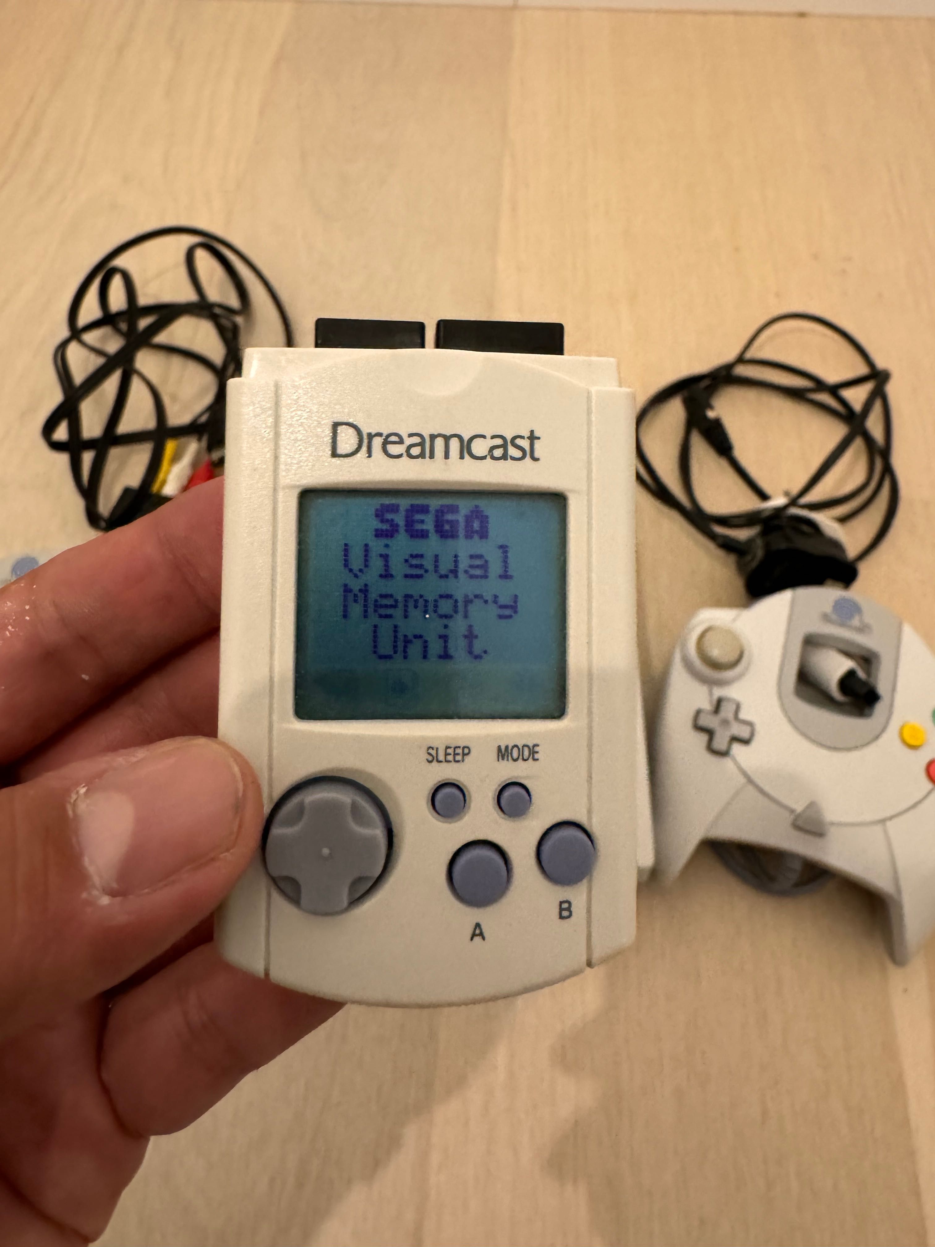 Sega Dreamcast +2 pady + 2 karty pamięci + okablowanie