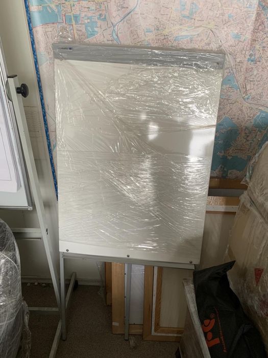 Фліпчарт на тринозі