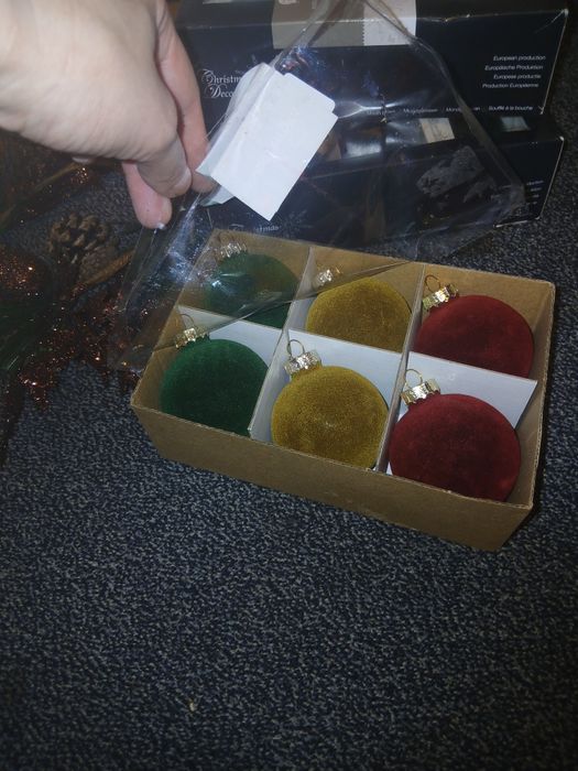 Новорічні іграшки на ялинку