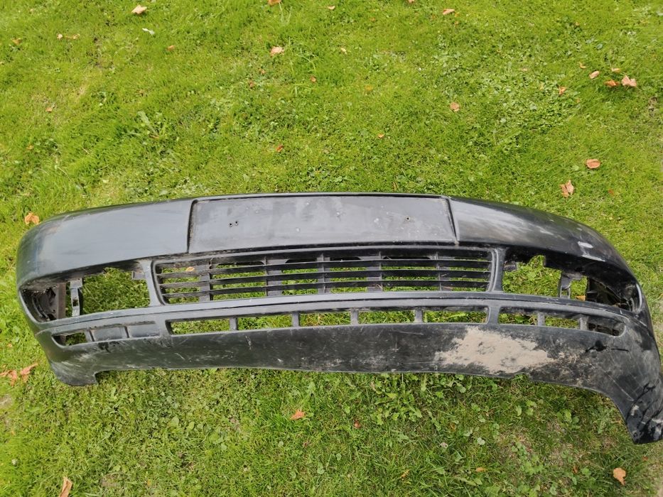 Zderzak audi a4 B5 przud czarny