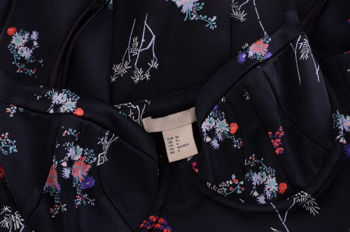 H&M dopasowana czarna sukienka r. 34