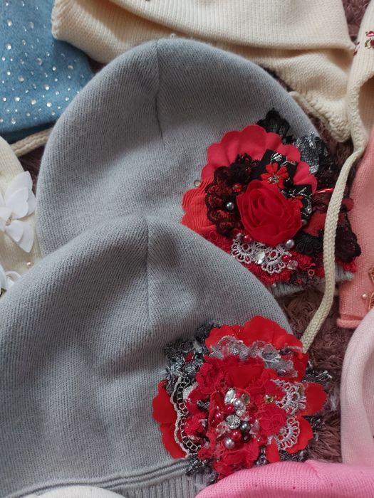 Демісезонна шапка для дівчинки Nikola