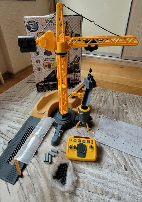 Dźwig  firmy Silverit zdalnie sterowany