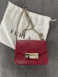 Czerwona torebka Furla