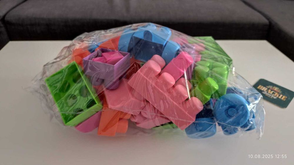 Klocki plastikowe dla dzieci – kolorowe, duże elementy