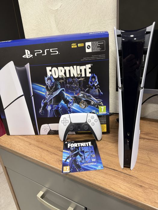 PlayStation 5 Slim Digital Edition + Fortnite