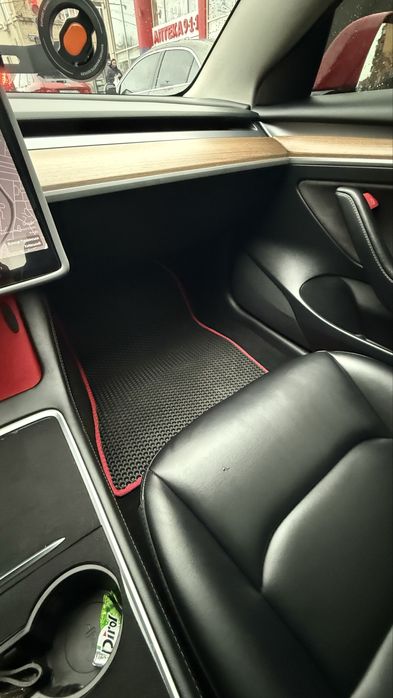 Продать тесла модель 3