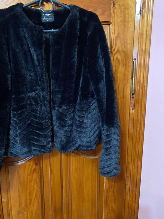 Полушубок жіночий