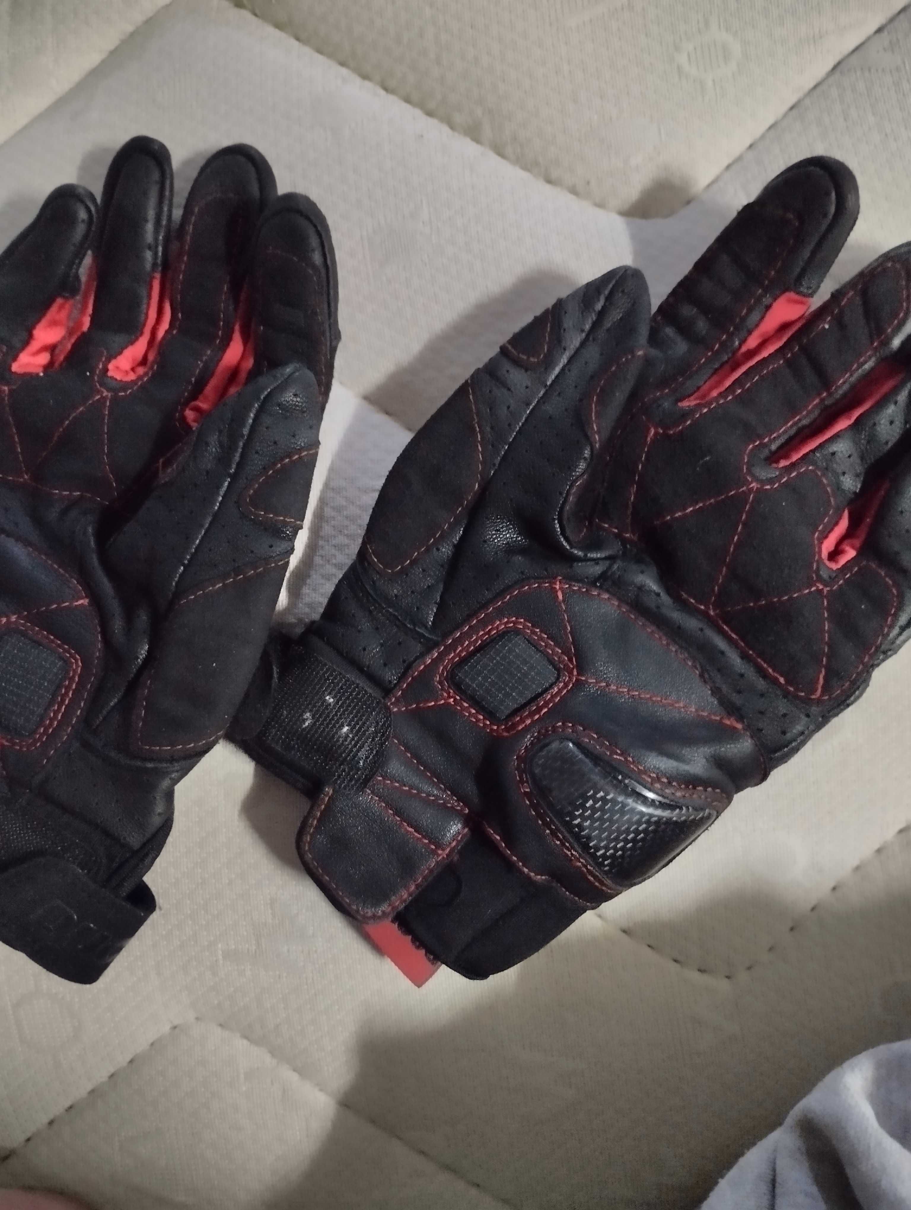 Luvas tam L Ducati.