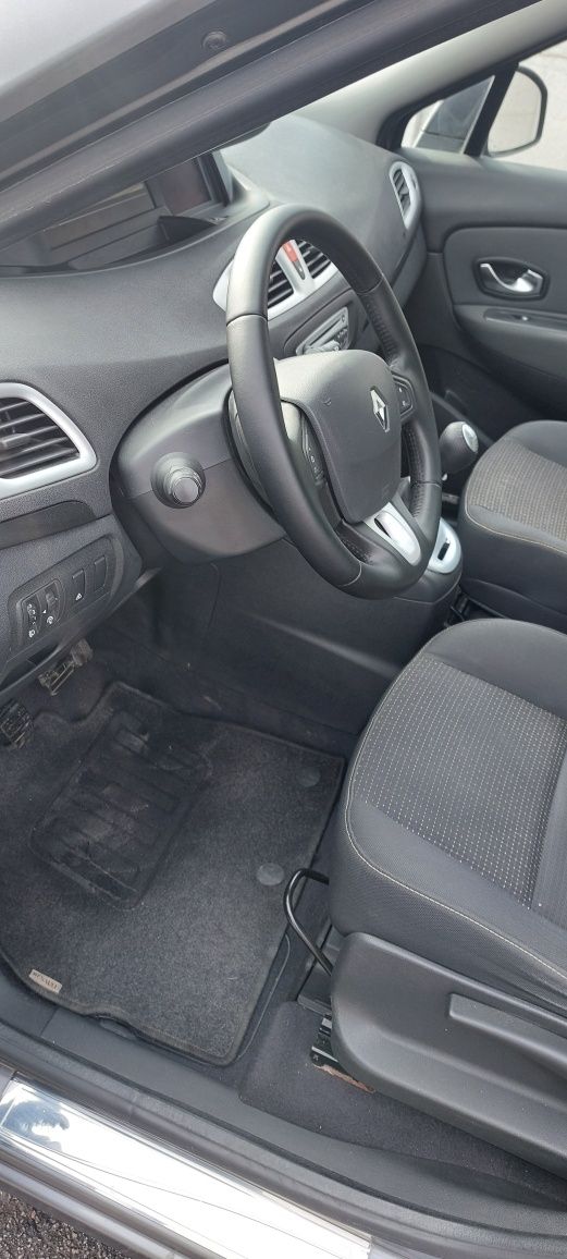 Renault Grand Scenic III 2009-10 1.9