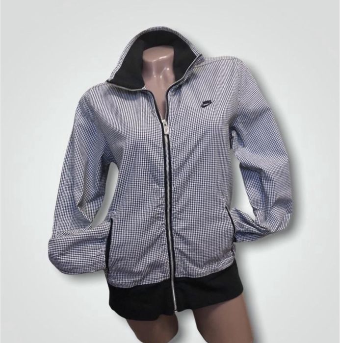 Жіноча вітрівка Nike