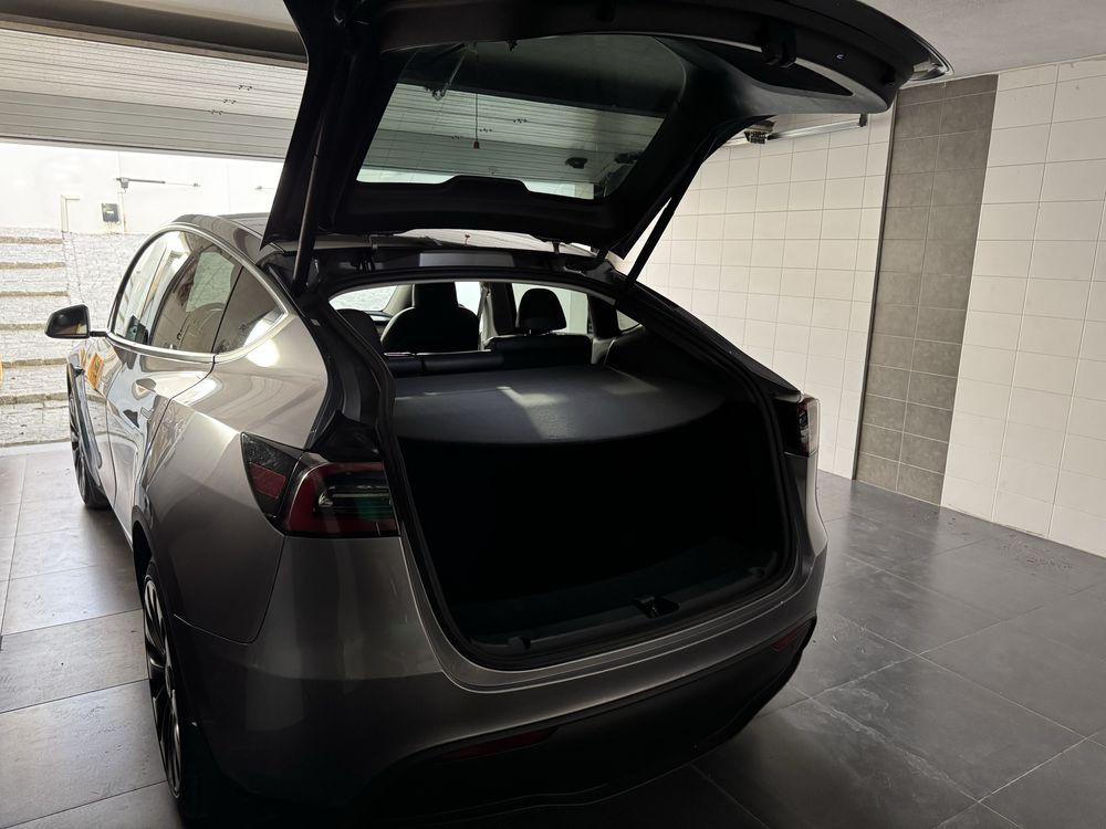 Tesla Model Y dual motor longue range