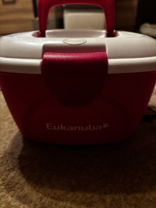 Pojemnik Eukanuba