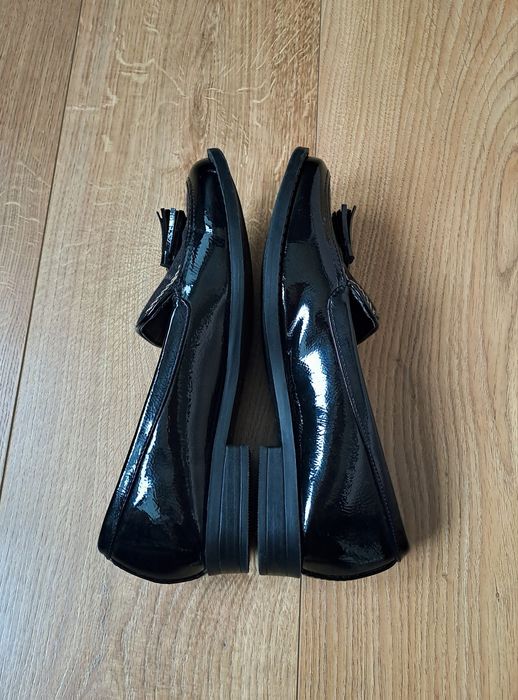 Женские чёрные лаковые туфли лоферы балетки