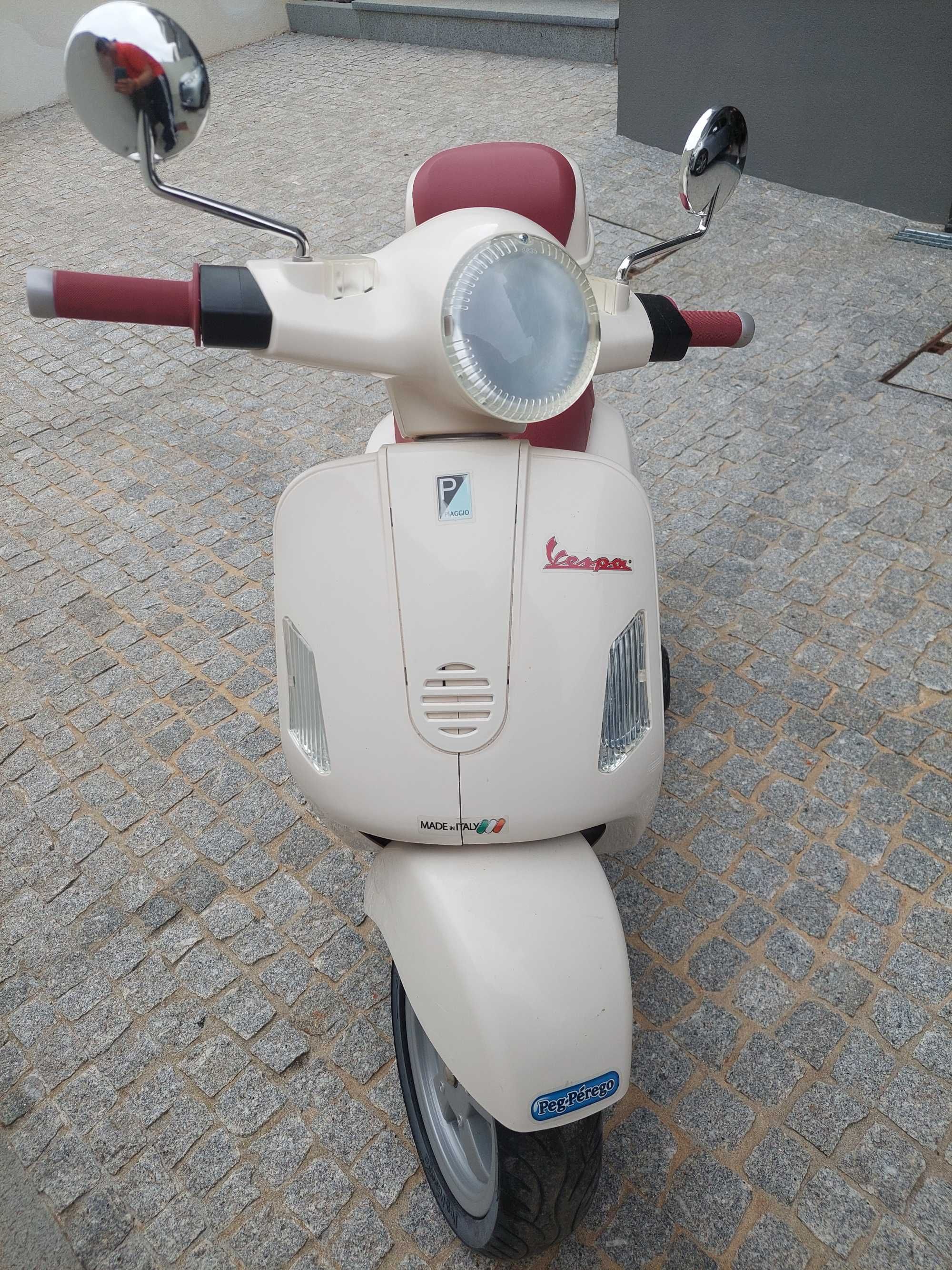 Mota Elétrica Criança - Vespa - Peg-Pérego