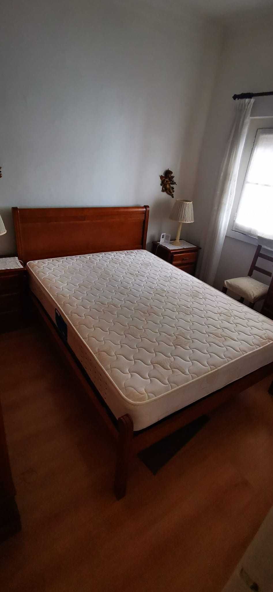 Quarto de Casal em Cerejeira Como Novo
